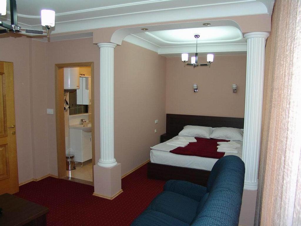 Hotel Roma Prishtine Bagian luar foto